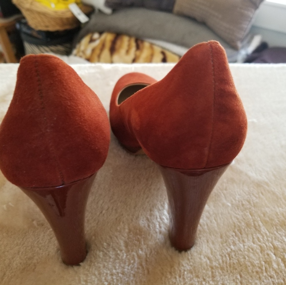 Goergous franco sarto pumps perfect valentine's day heels.